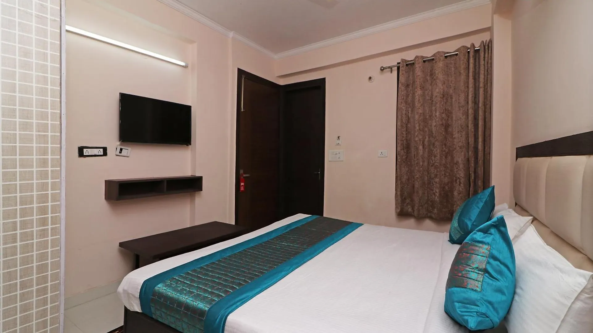 Hotel O Avalon Palace New Delhi