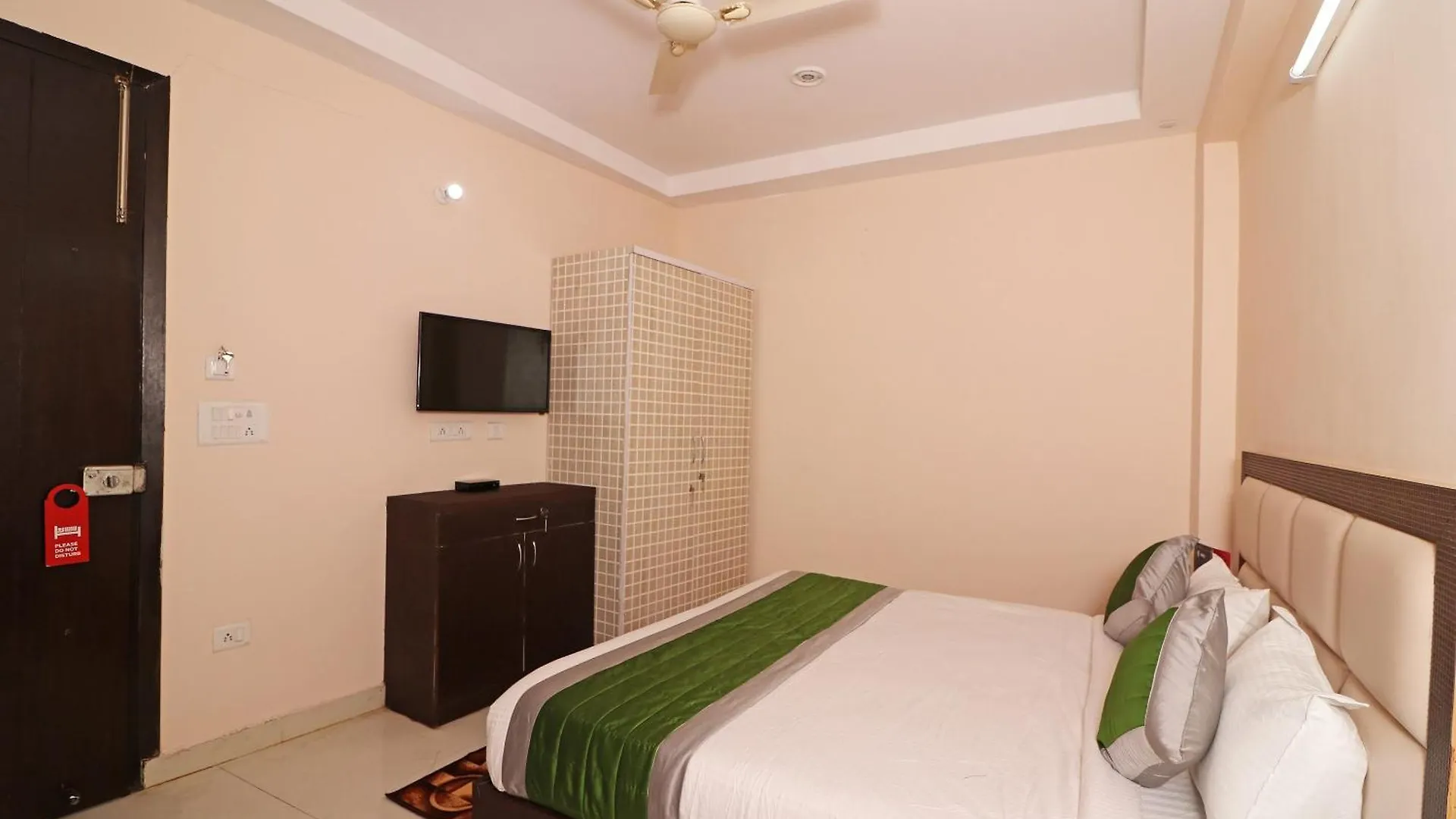 Hotel O Avalon Palace New Delhi