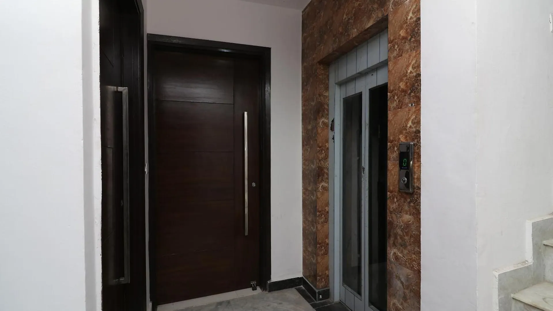Hotel O Avalon Palace New Delhi