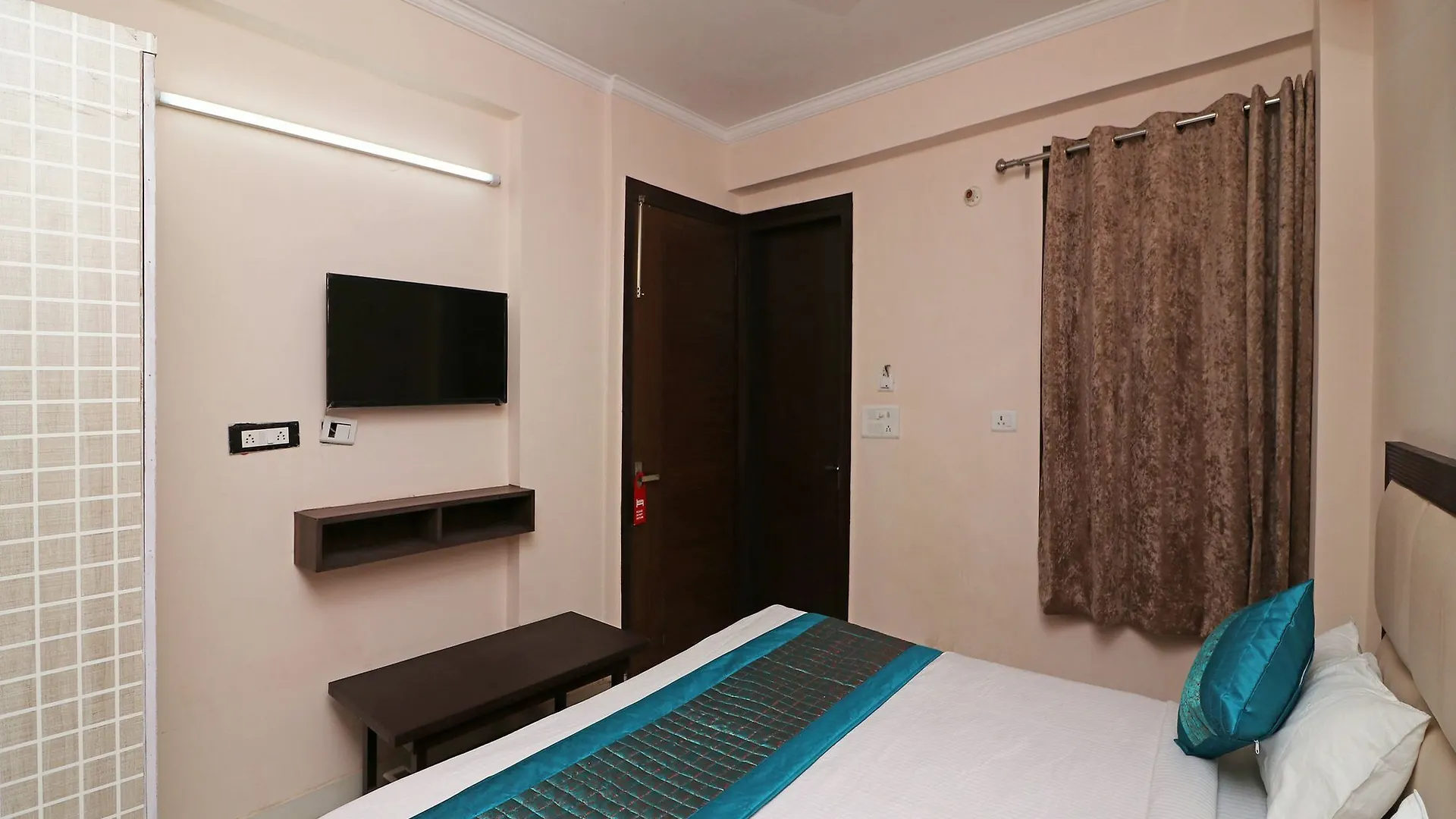Hotel O Avalon Palace New Delhi